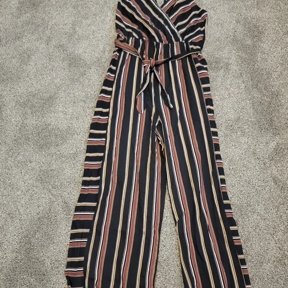 NWT Xhilaration wide leg Belt wrap style black stripe romper sz Medium. - Picture 1 of 7